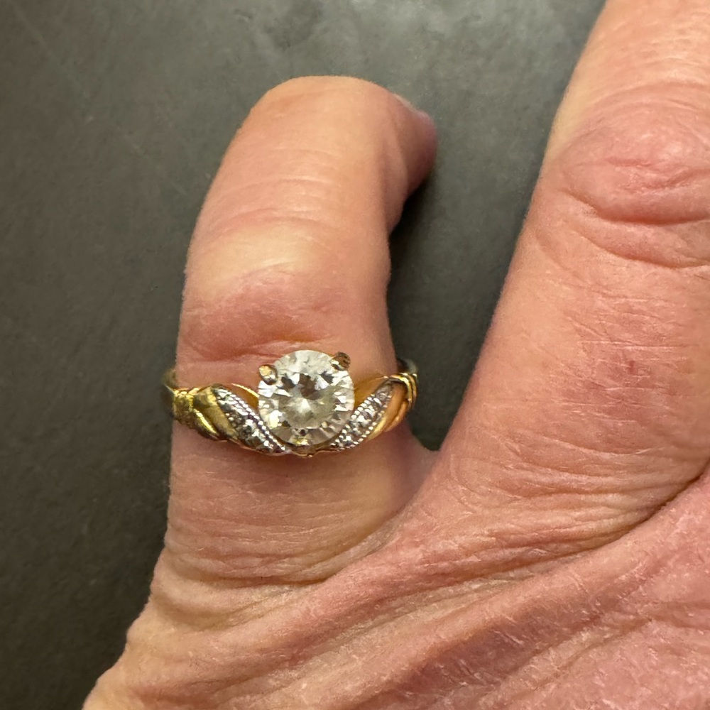 Lind Two Tone Costume Ring